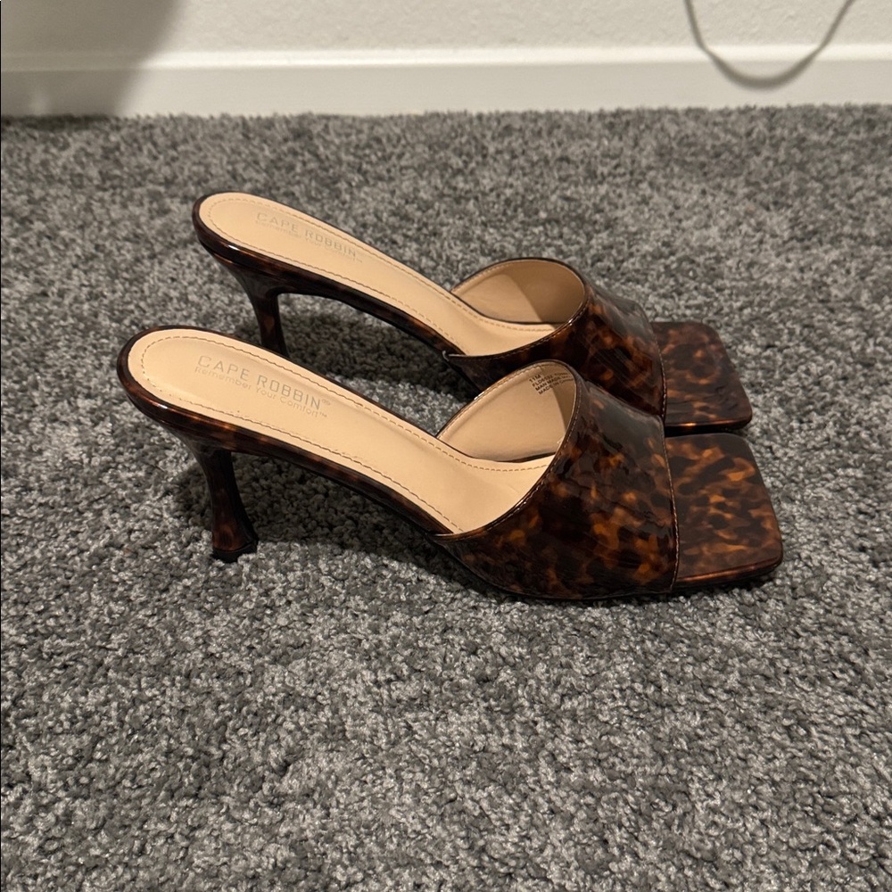 Cape Robbin Brown Tortoise Heels - Picture 5 of 6
